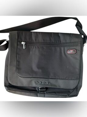 Tumi Black Messenger Bag Crossbody Laptop Work Travel Nylon